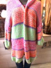 Lade das Bild in den Galerie-Viewer, Kuschelige Strickjacke Pastellfarben  Länge ca 105cm
